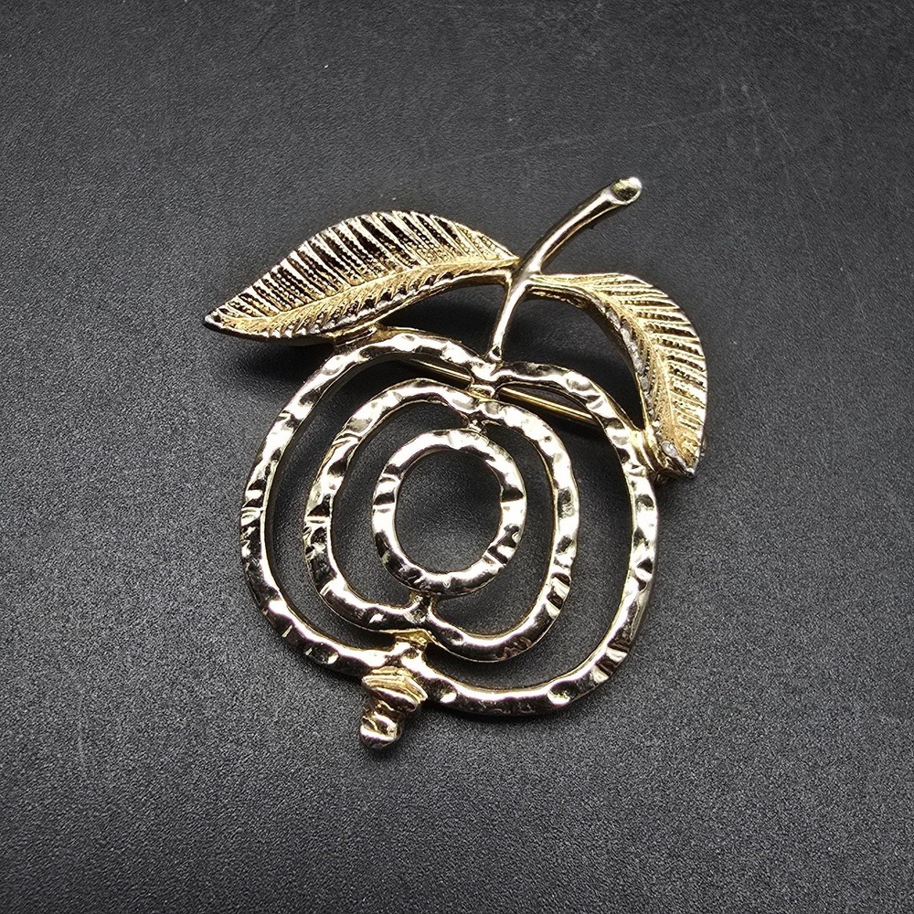 Sarah Coventry Gold Tone Apple Fruit Brooch Vintage Costume Jewelry